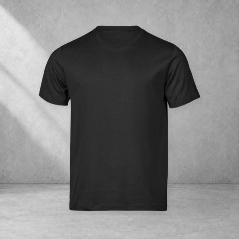 Blank Premium Tee – Svart – grå studiobild