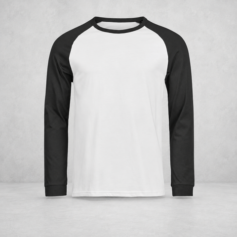 Blank Baseball LS Tee – Vit/Svart – grå studiobild