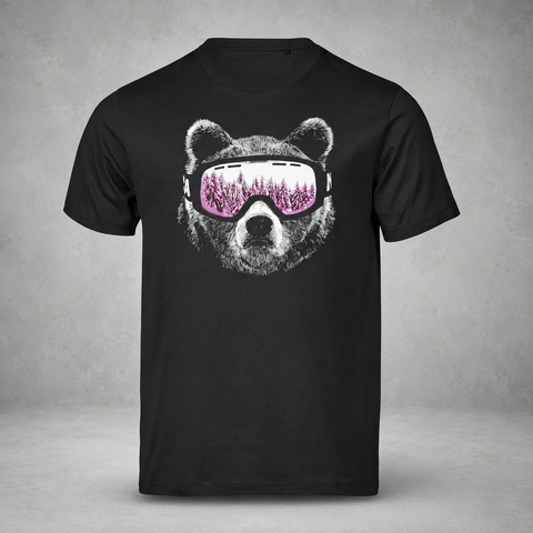 Powder Bear Tee – svart – grå studiobakgrund